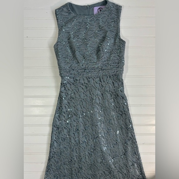 JS Collections Sleeveless Lace Sequin Gown Long Dress Gray Silver Womens Size 6 - Picture 10 of 16